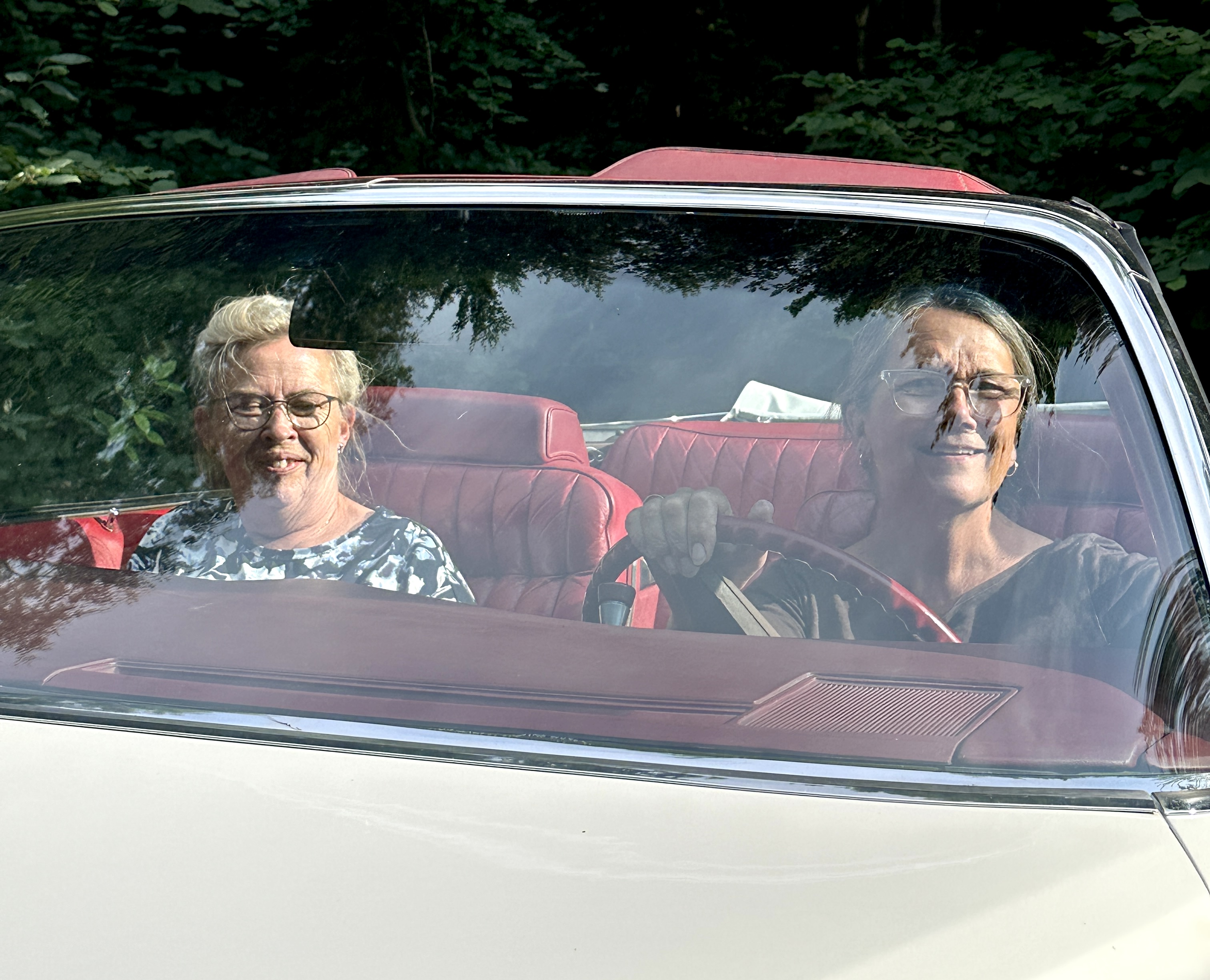 Bag rattet i en Cadillac