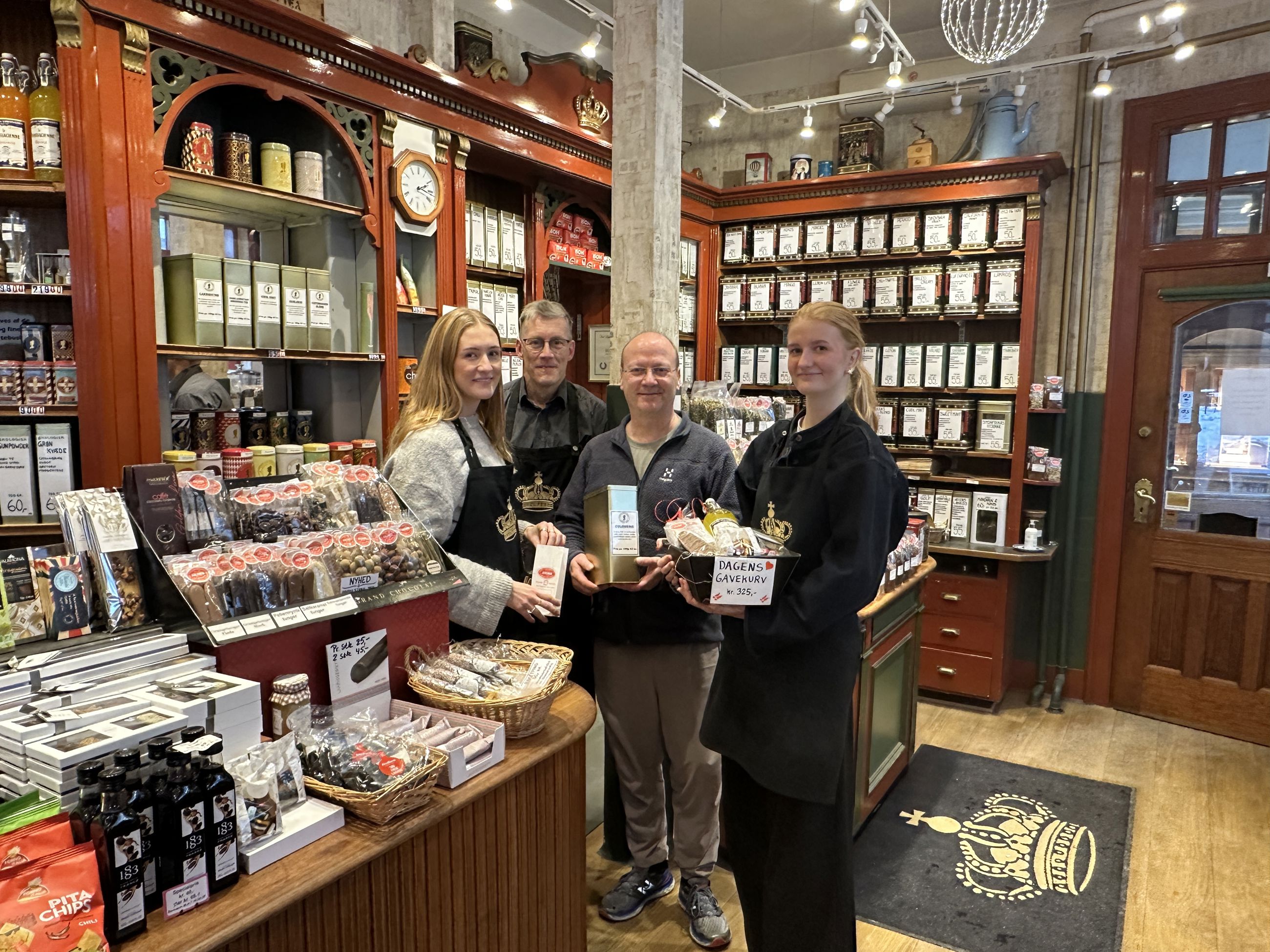 Onsdagsholdet i Kronen er fra venstre Emma, Frantz, Flemming og Marie.