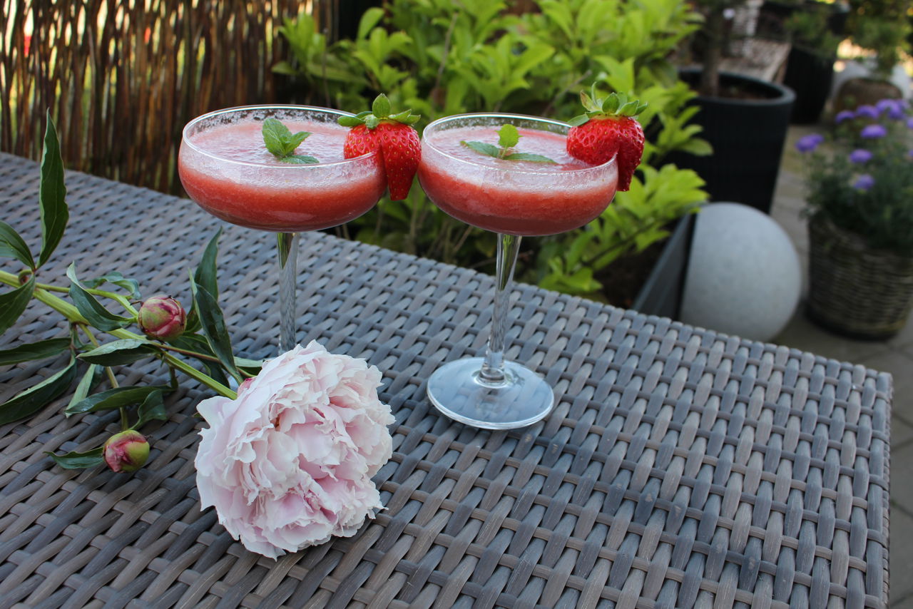 To glas med sommerdrik